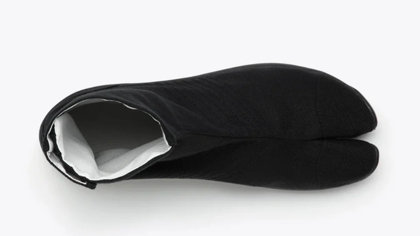 Black split-toe jikatabi shoe shown from the side on a plain white background.