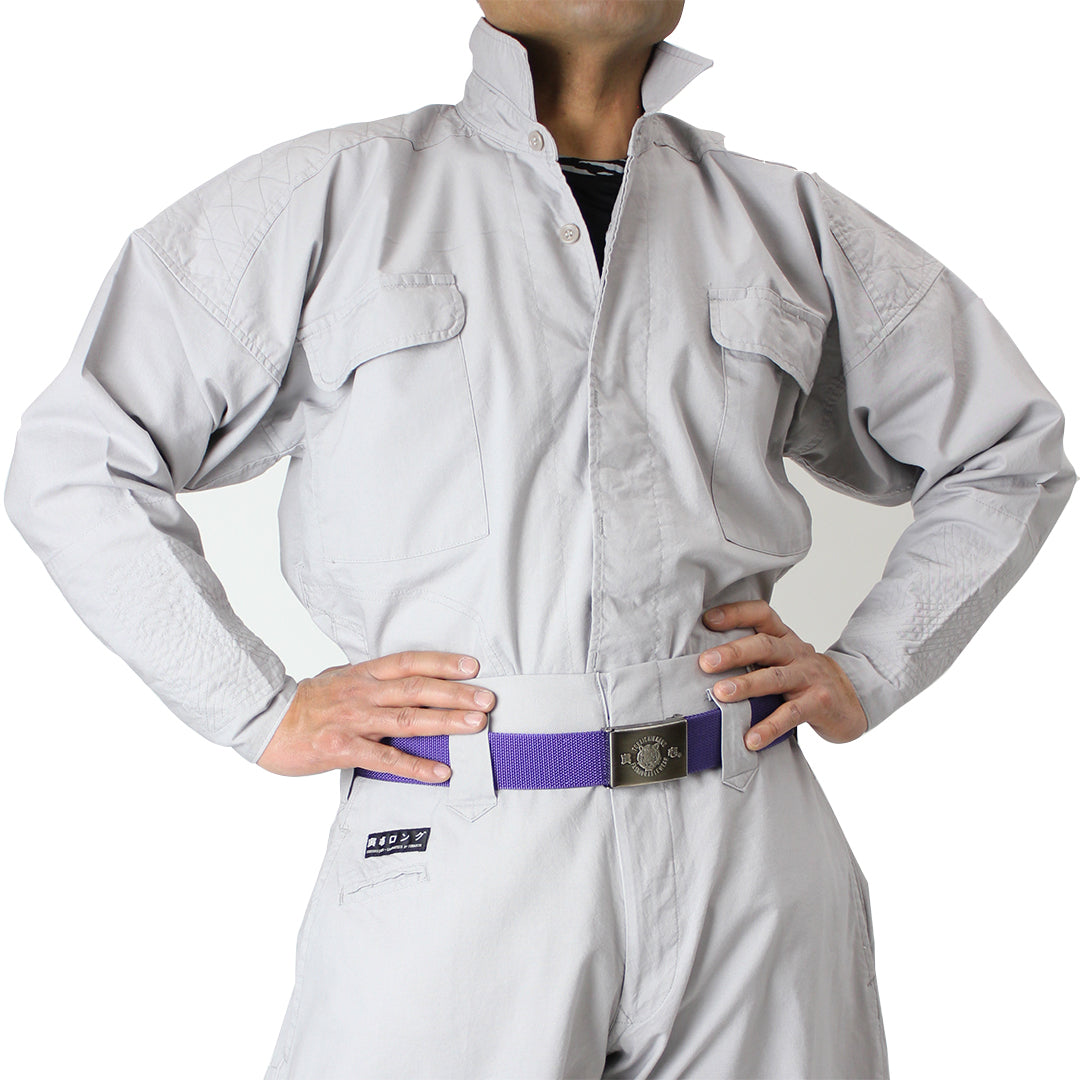 front view of model wearing Toraichi 1016-301 tobi shirt in light grey