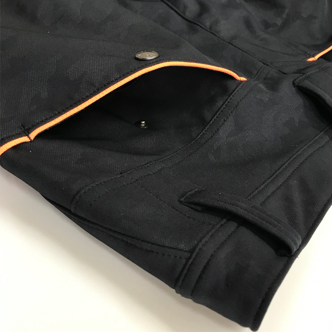 Macro image of the reflective stripe texture on the Toraichi 9520-751 trousers emphasizing visibility and craftsmanship.