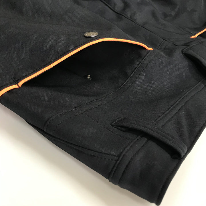 Macro image of the reflective stripe texture on the Toraichi 9520-751 trousers emphasizing visibility and craftsmanship.