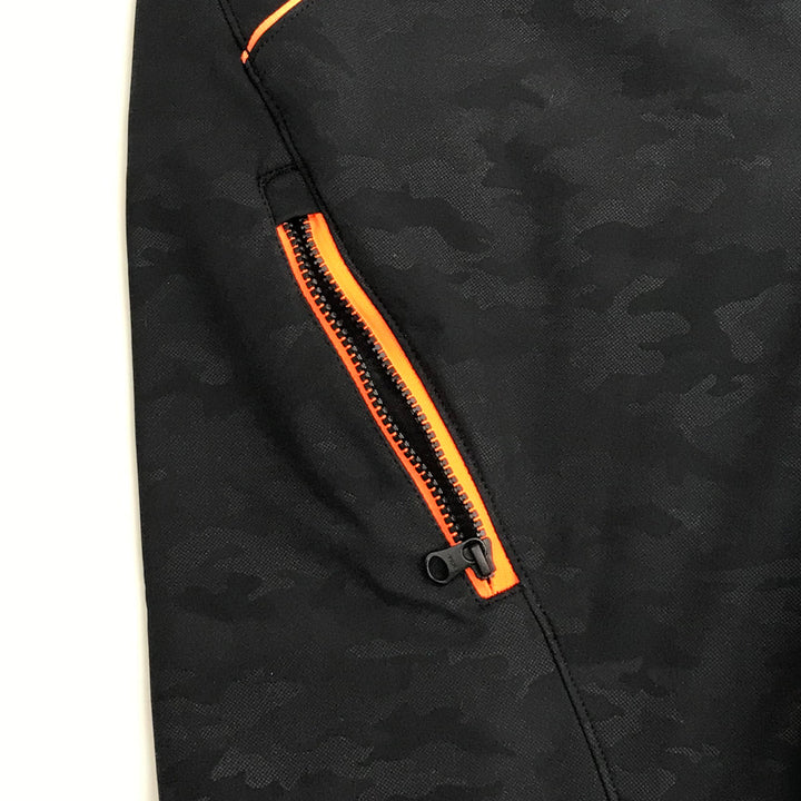 Side profile of the Toraichi 9520-751 cargo pants showing articulated knees and structured fit for mobility and protection.