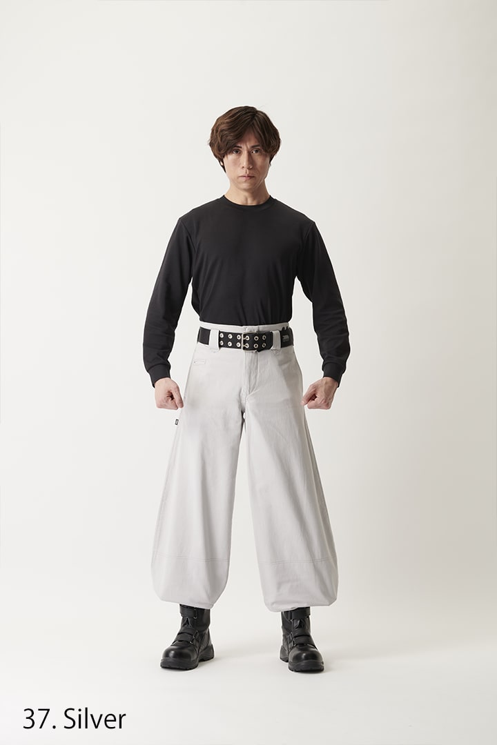 Japanese workwear inspired slim tobi pants in light grey with boots