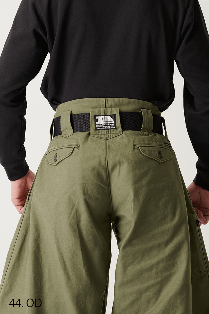 Streetwear fashion Toraichi 4441-418 grey nikka pants from Japan