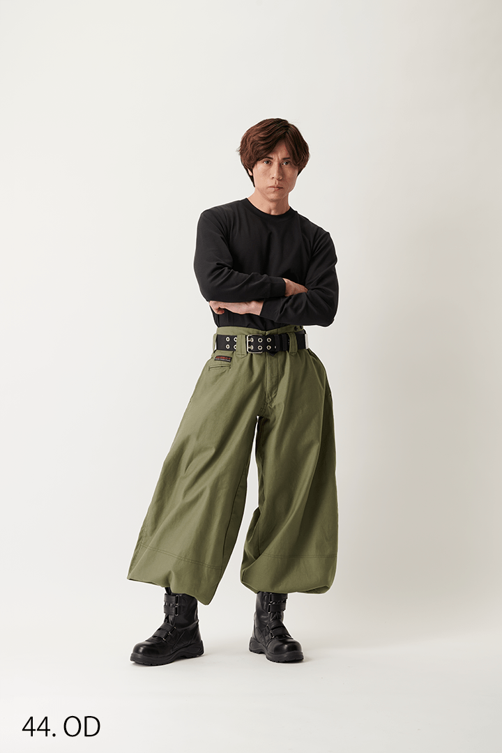 White Toraichi 4441-418 super long hachibu pants wide silhouette