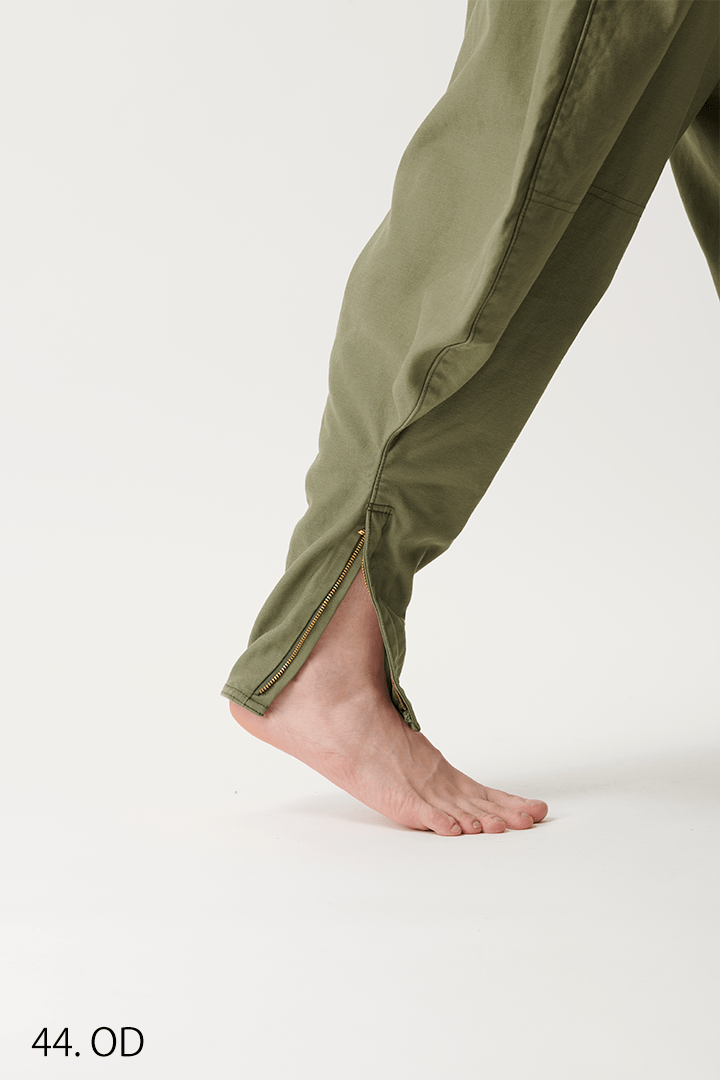 Close-up Toraichi 4441-418 beige hachibu pants durable cotton fabric