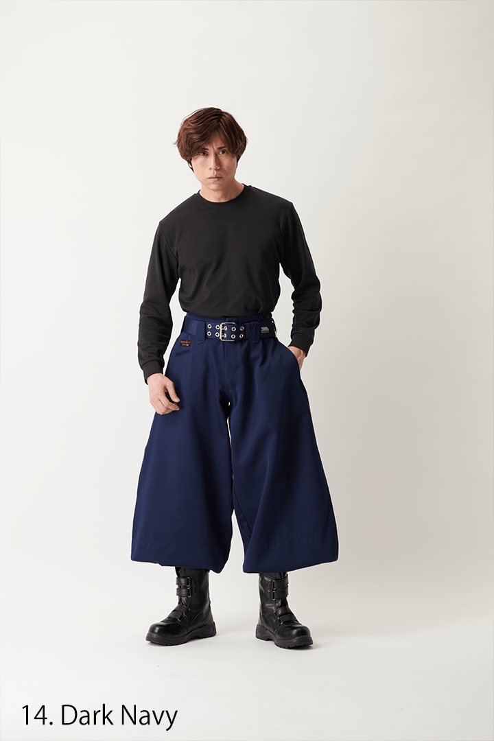 Front view of Toraichi 2530-418 super long hachibu pants in dark navy
