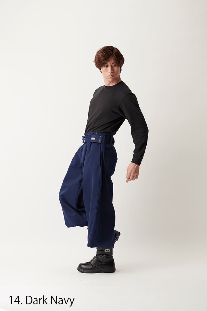 Back pocket detail of Toraichi 2530-418 super long hachibu pants