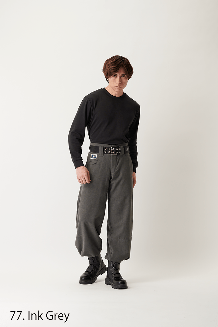 Toraichi tobi pants full body shot grey