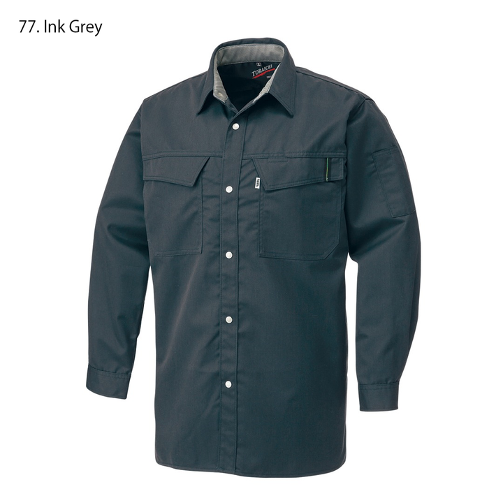 Model adjusting cuff of Toraichi tobi shirt demonstrating flexible fit