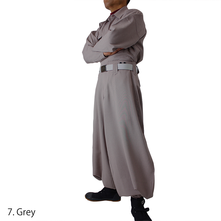 Japanese eight-quarter pants with oversized silhouette