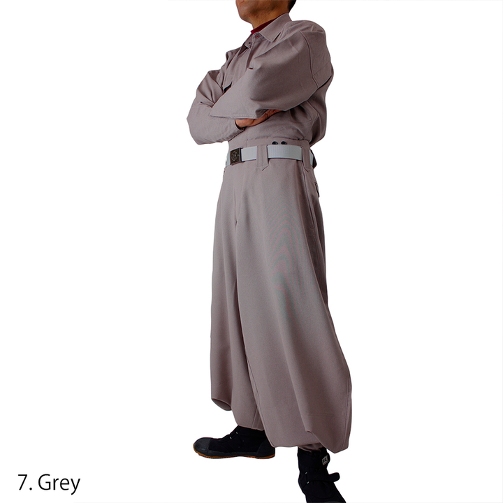 Japanese eight-quarter pants with oversized silhouette