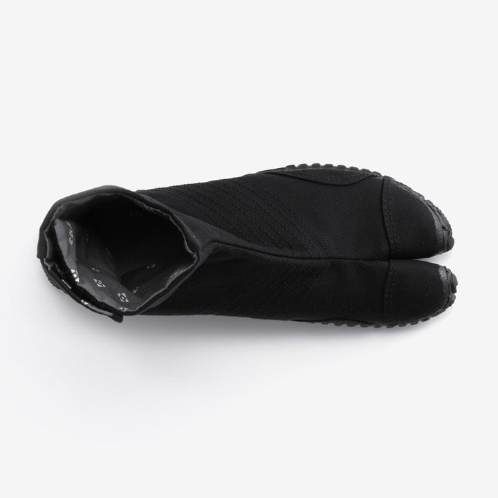 Side profile of Kurashikiya Saiki black Japanese festival tabi footwear