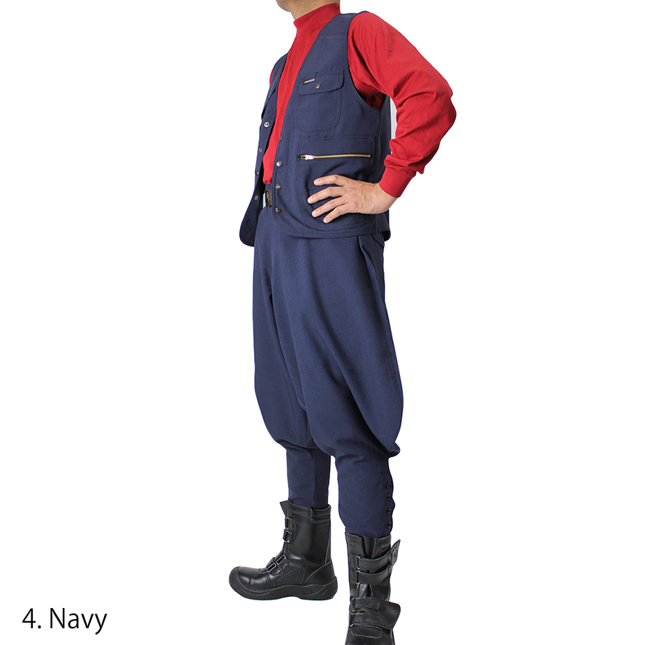 Close-up of waistband and belt loops on navy Toraichi seven-quarter pants
