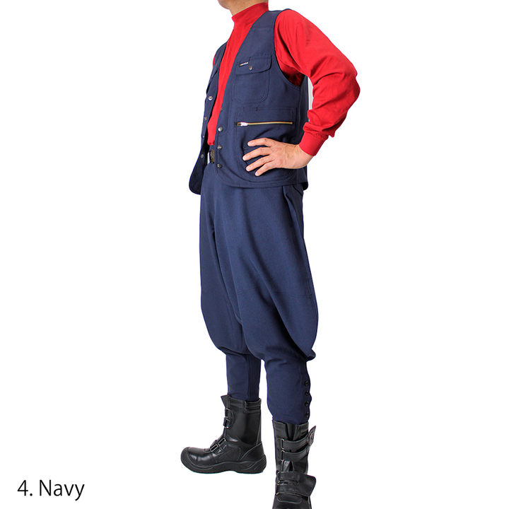 Close-up of waistband and belt loops on navy Toraichi seven-quarter pants