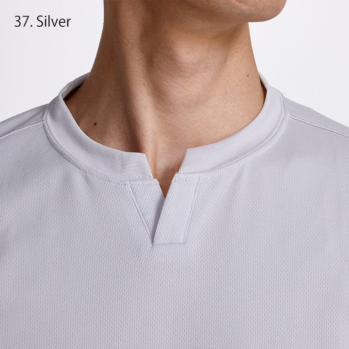 Model wearing Toraichi 5959-654 mesh key neck shirt with dark pants
