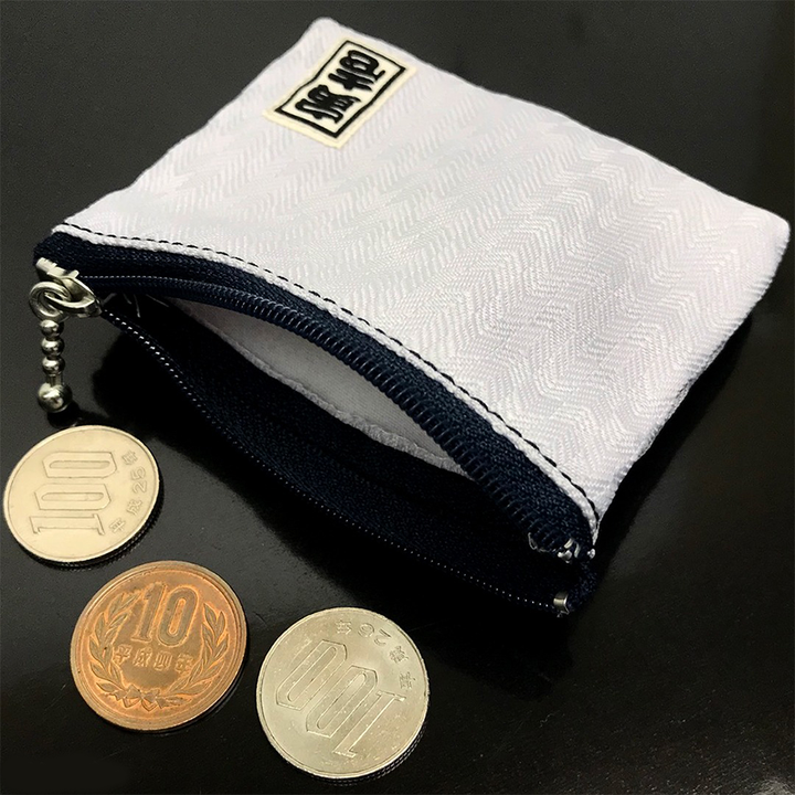 Toraichi day-and-night herringbone coin purse in white with navy zipper
