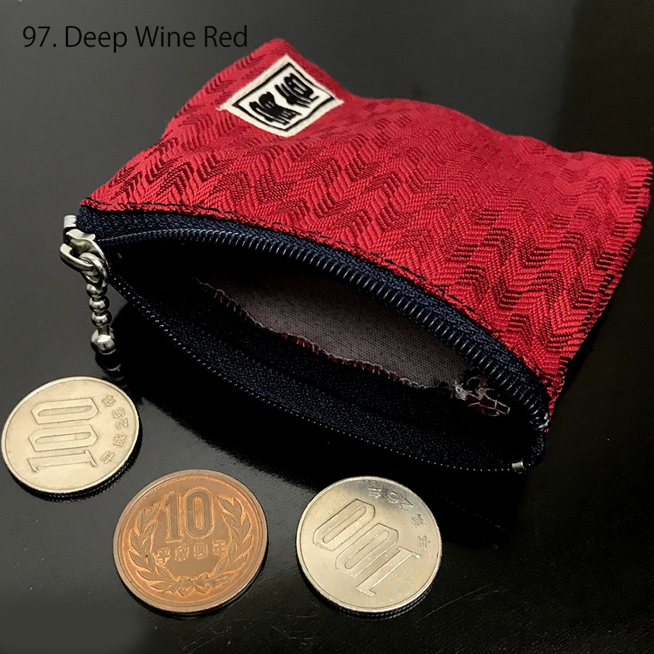 Side view of herringbone pattern on Toraichi coin purse fabric