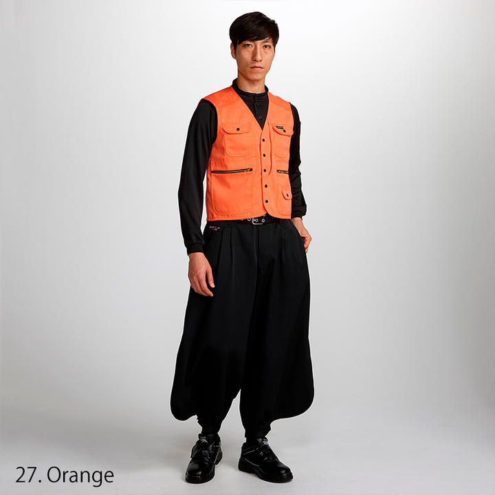 Close-up of chest pockets and snap buttons on Toraichi 2530-611 tobi vest
