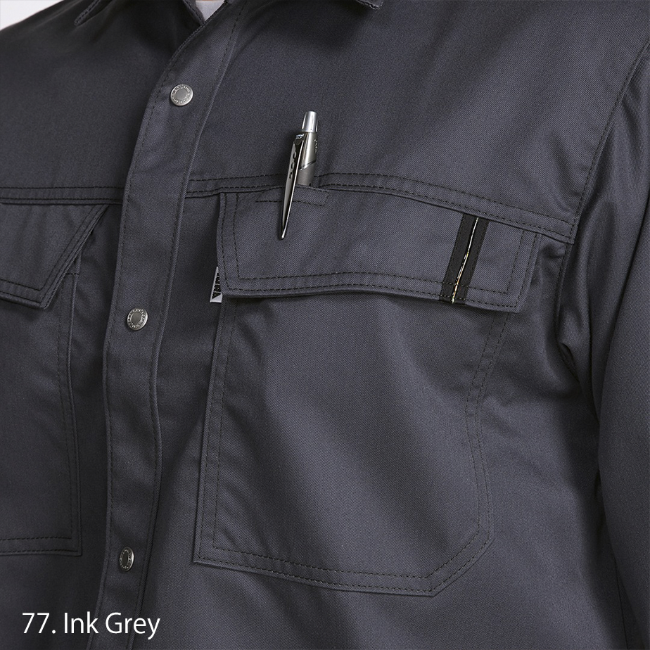 Front folded view displaying collar structure and pocket alignment on Toraichi tobi shirt