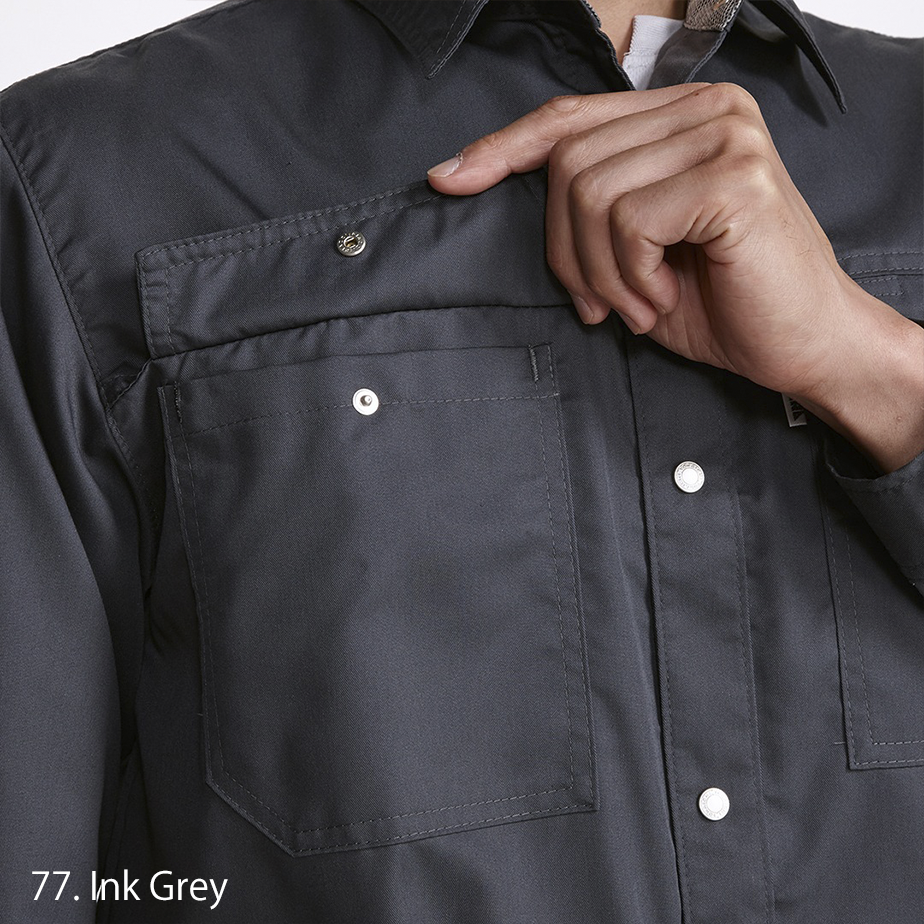 Chest pocket close-up showing clean construction on Toraichi 2151-125 shirt