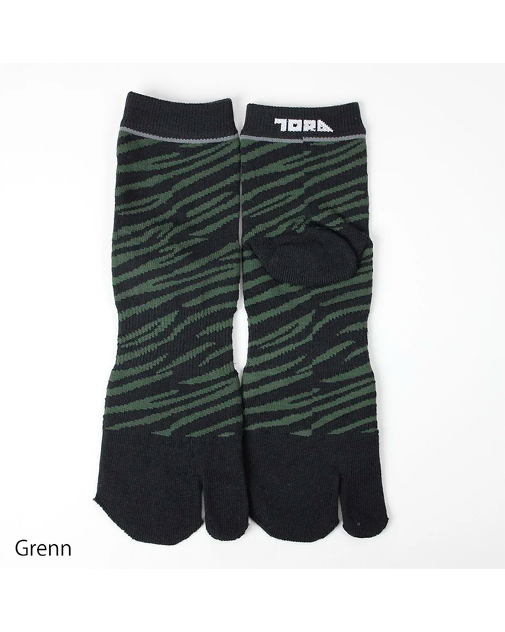 0111-909 Tiger Stripe Tabi Split Toe Socks (8 Pairs)